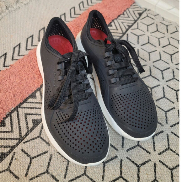CROCS InMotion Pacer Sneakers in Black/Atmosphere, sz 8 - Picture 1 of 14
